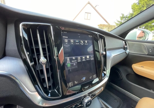 Volvo V60 Cross Country cena 122000 przebieg: 87237, rok produkcji 2019 z Białystok małe 781
